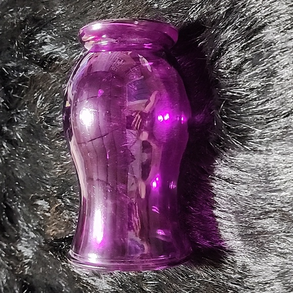 VINTAGE  PURPLE  GLASS VASE. - Picture 5 of 5